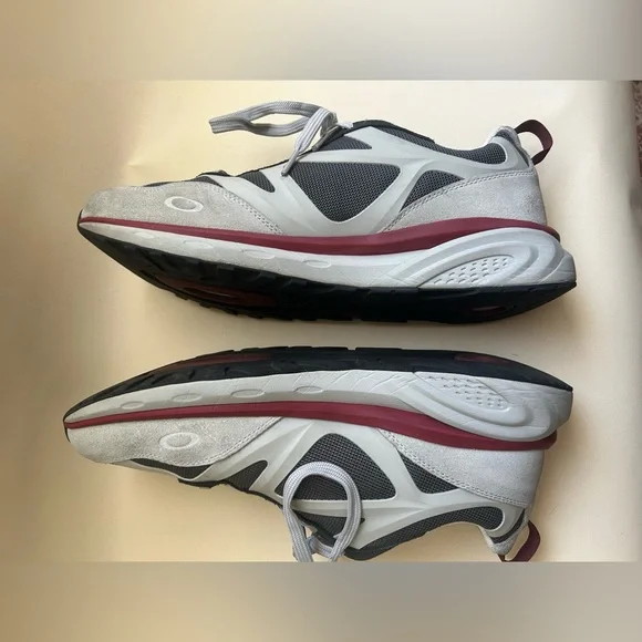 Oakley Men's Gray and Burgundy Sneakers